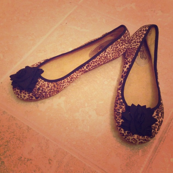 NEVER WORN leopard print flats with flower on toe