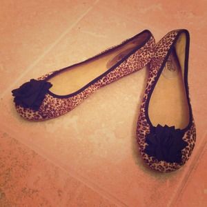 NEVER WORN leopard print flats with flower on toe