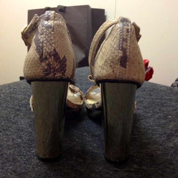 ❤ MK Snakeskin Heels ❤ - Picture 3 of 4