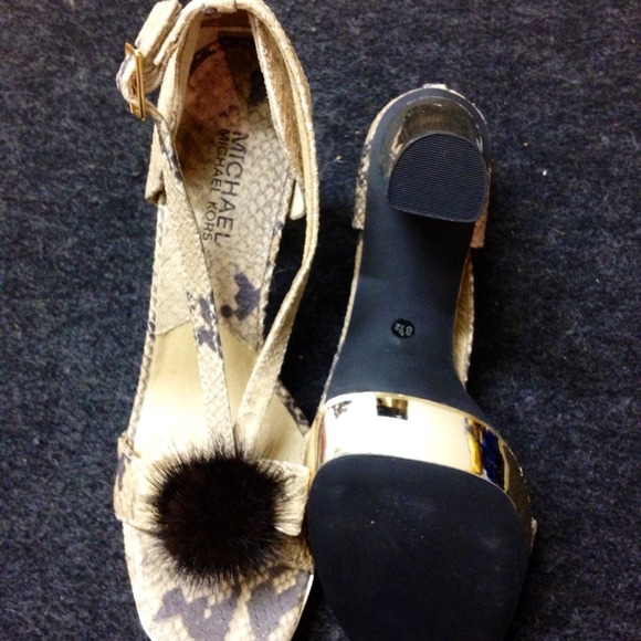 ❤ MK Snakeskin Heels ❤ - Picture 4 of 4