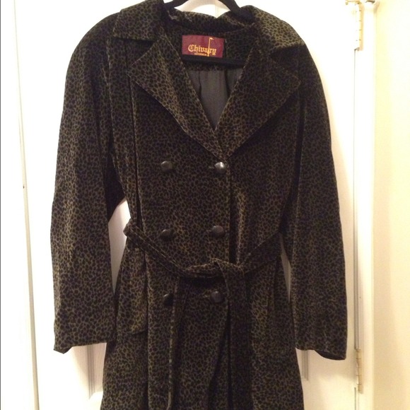 0live green leopard velvet jacket size large