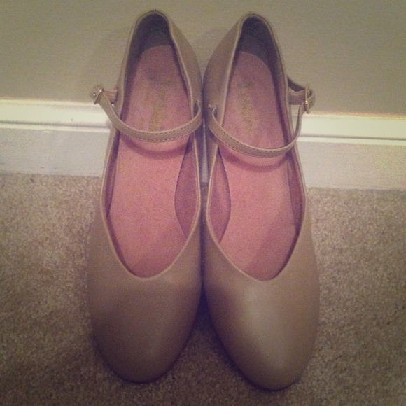 Character shoes