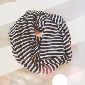 L❌SOLD❌ Black + white striped scarf