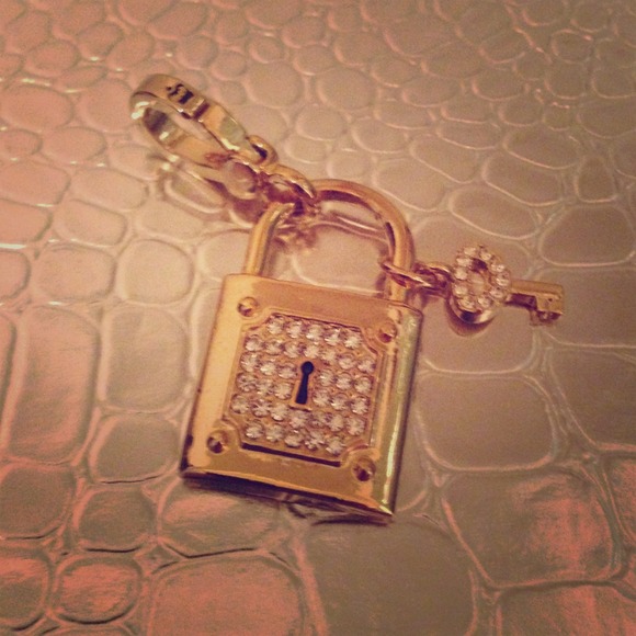 JUICY COUTURE LOCK AND KEY CHARM