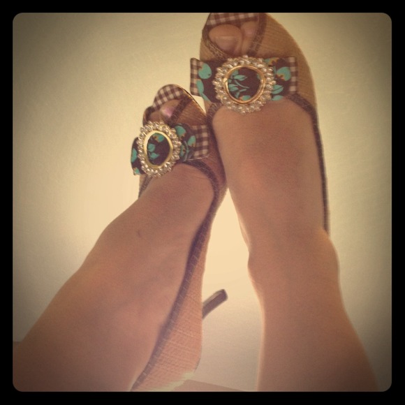 Super cute low high heel!