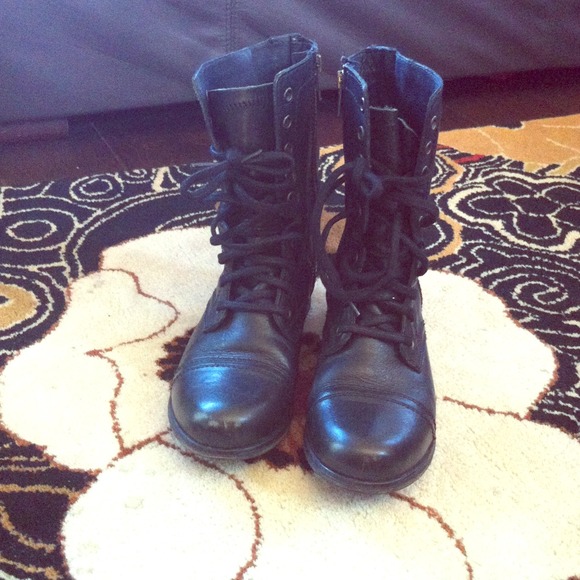 Steve Madden Shoes - Steve Madden Troopa