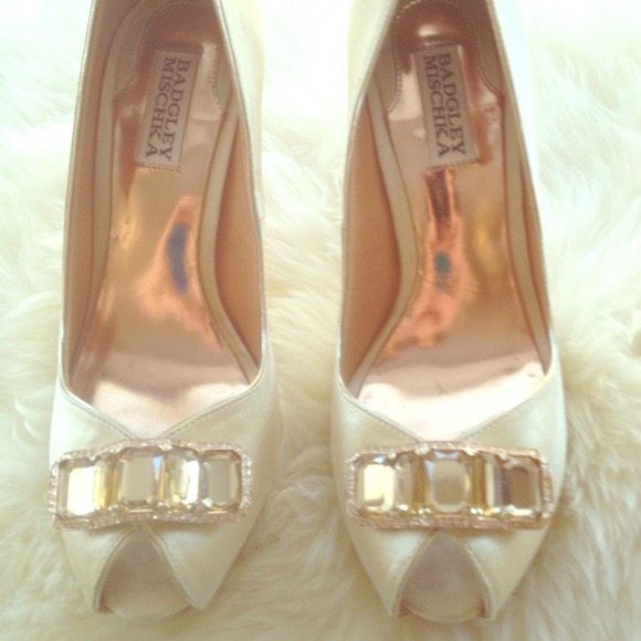 !!!!SOLD !!!!! Badgley Mischka Elia platform Pump