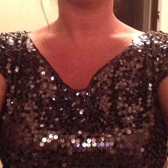 Short sleeve express all sequence top - Picture 3 of 3