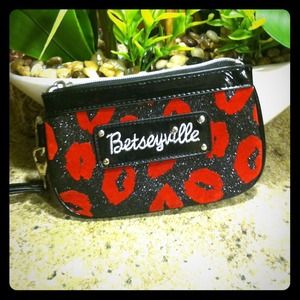 Betseyville wristlet