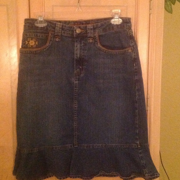 Stylish Denim Skirt with Embroidery on pockets