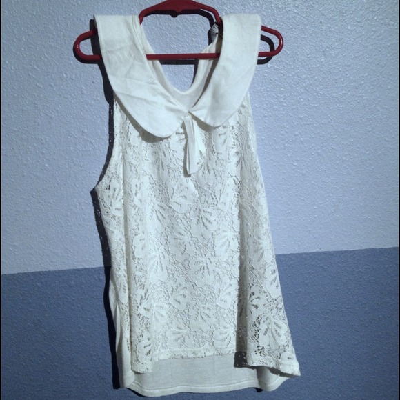Cute top 🌻 - Picture 1 of 3