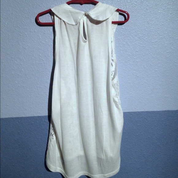 Cute top 🌻 - Picture 2 of 3