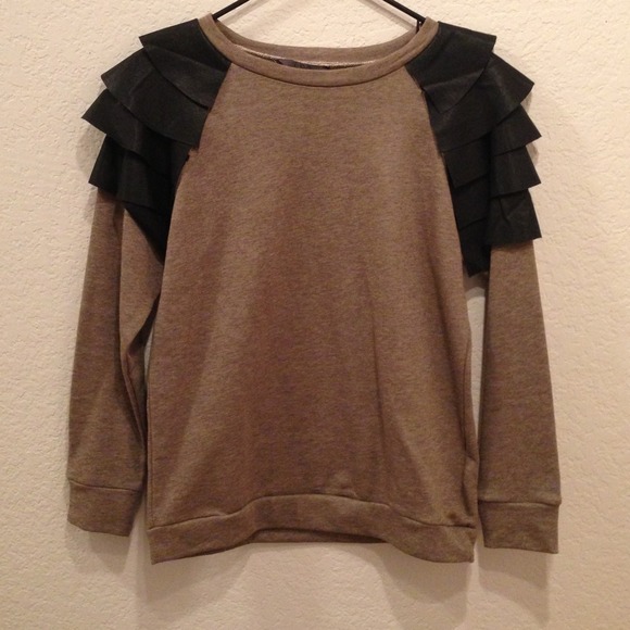 Ruffle Leather Sleeve Sweat Shirt
