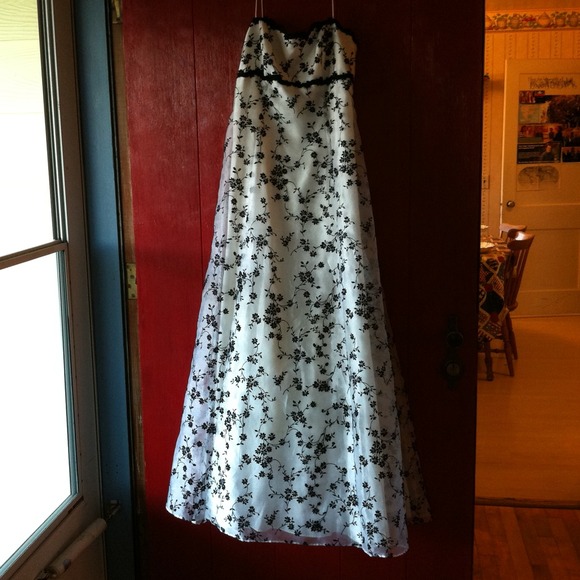 Black and white floral formal dress!