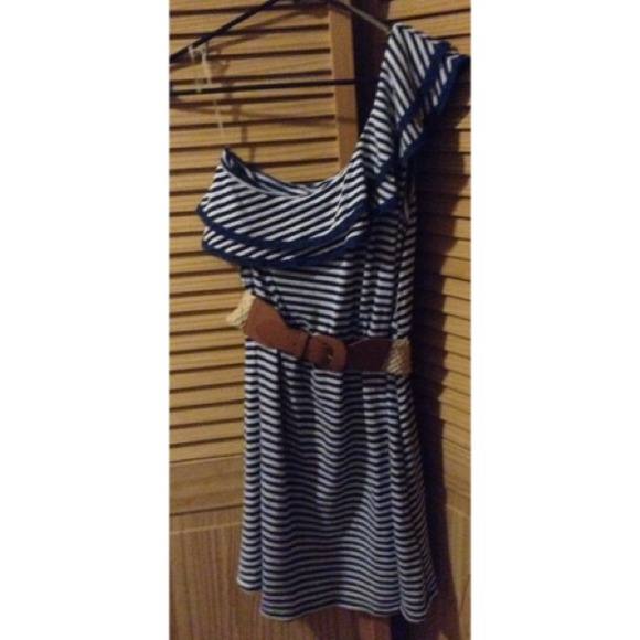 Junior sized -- Off Shoulder Summer Dress  NWOT!!