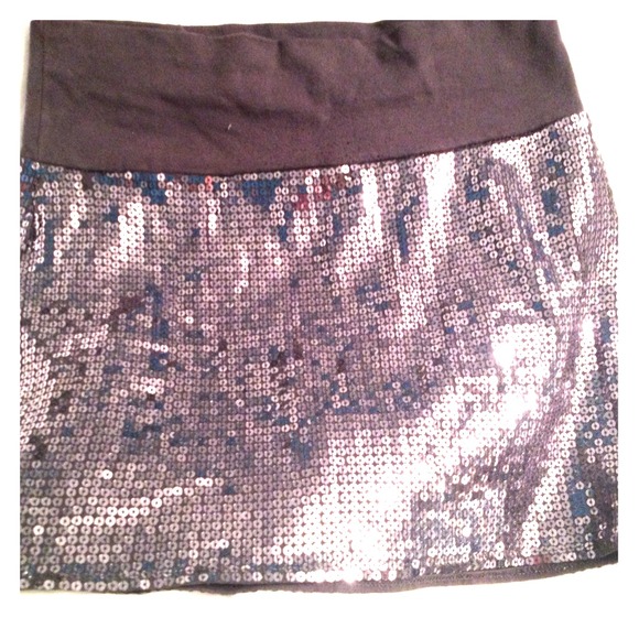Grey sequin skirt! *sold* - Picture 1 of 3
