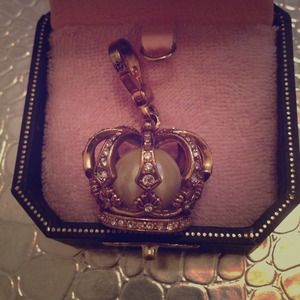 CROWN W/PEARLS & RHINESTONES JUICY COUTURE CHARM