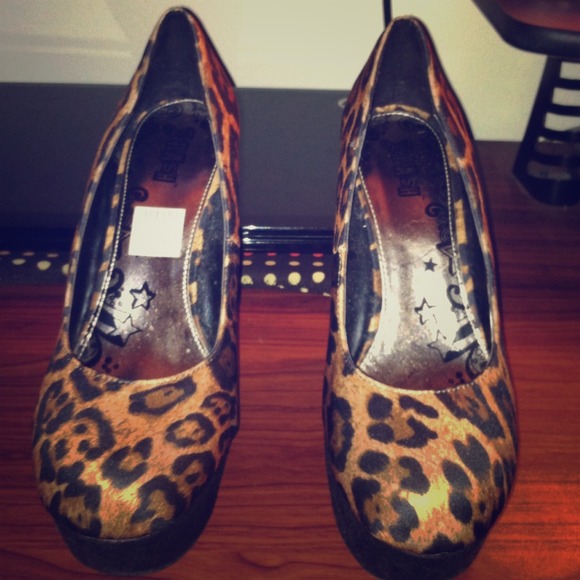 Cheetah Wedges. NWT!