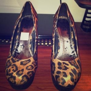 Cheetah Wedges. NWT!