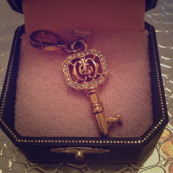RESERVED JUICY COUTURE KEY CHARM
