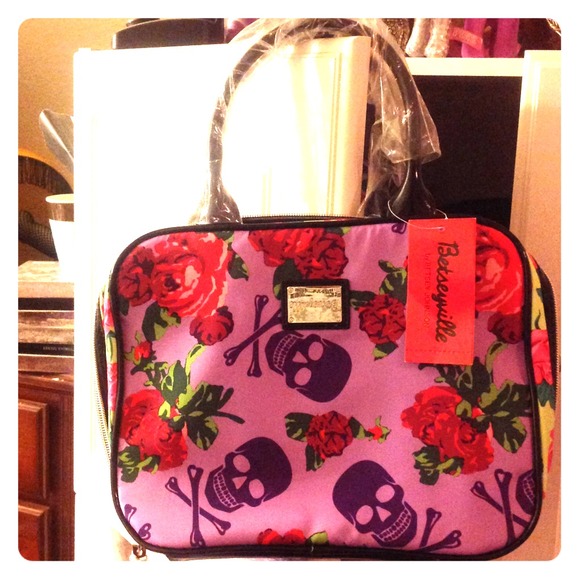 Betseyville Betsey Johnson Laptop Case Skull Roses