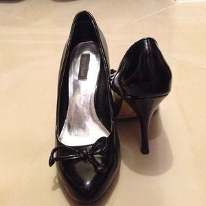 White House black Market kitten heels