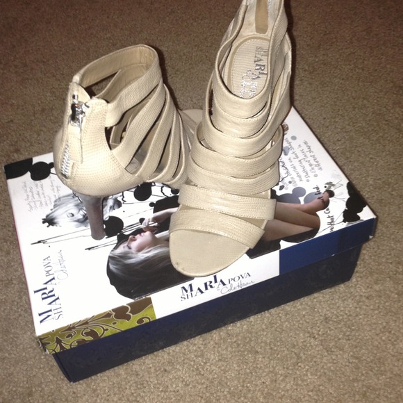 💢reduced💢Cute Cole Haan cage zipper heels