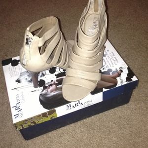 💢reduced💢Cute Cole Haan cage zipper heels