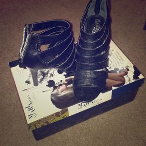 💢reduced💢 Cute Cole Haan cage heels.