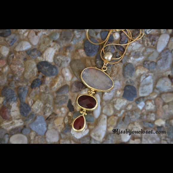 SOLD. Necklace with Agate and Coral