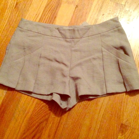 Gray high waisted flowy shorts. NWT! - Picture 1 of 3