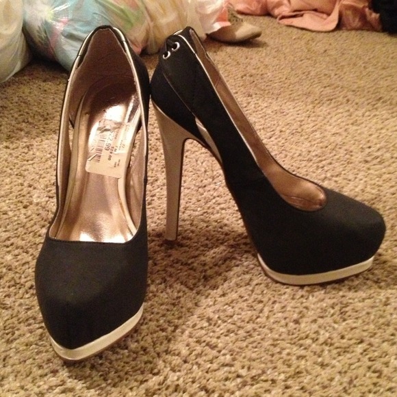 🎀High Heels🎀 - Picture 1 of 4