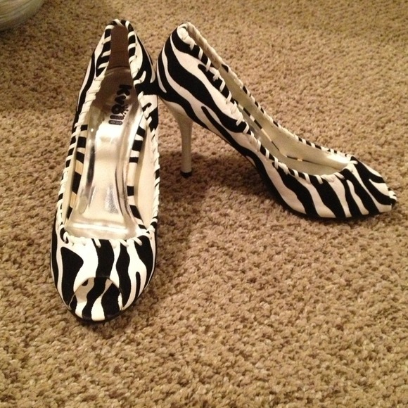 🎀Zebra Pumps🎀