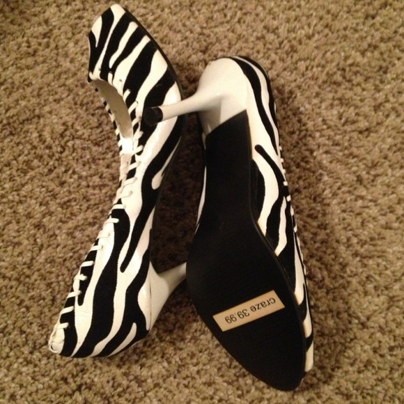 🎀Zebra Pumps🎀 - Picture 2 of 2
