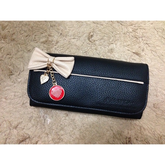 ❌SOLD❌ Bow wallet