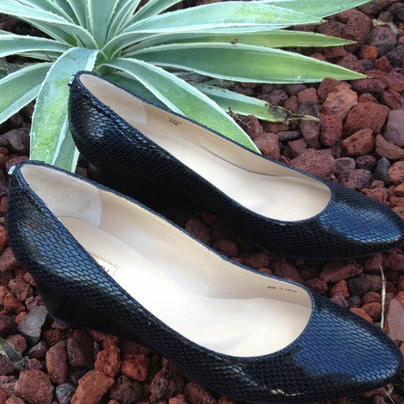 Tahari Bobby Shoes Size 8.5 NWOB