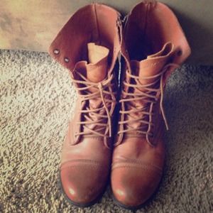 ⛔reduced again/Steve Madden combat boots