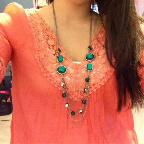 Green dangle earrings & necklace