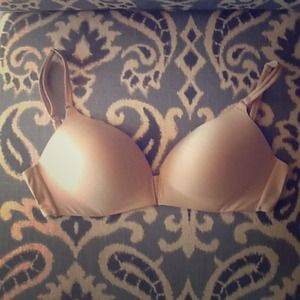 38C nude Victoria's secret bra