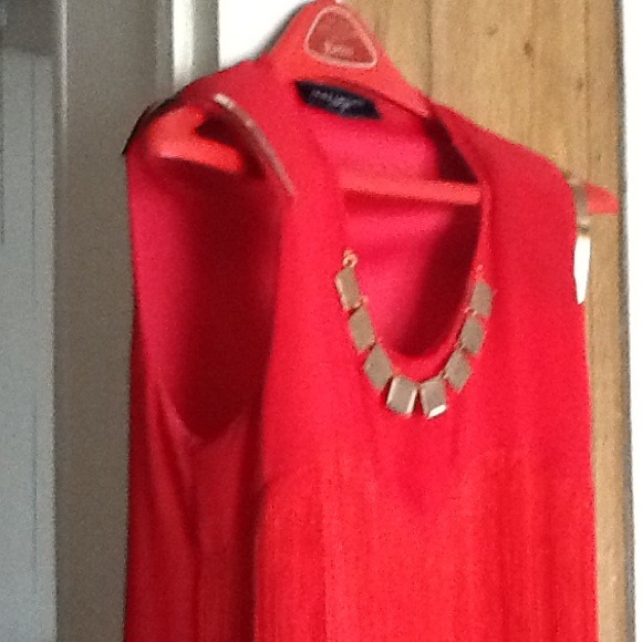 Red dress - Picture 3 of 4