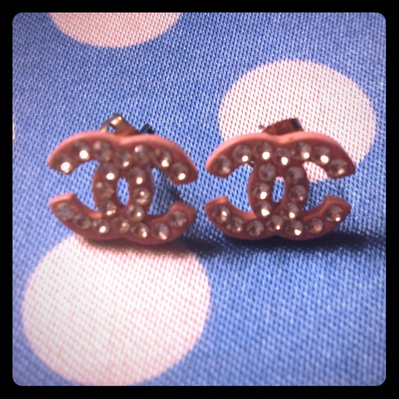 🎀Baby pink CC LOGO earrings NWT🎀