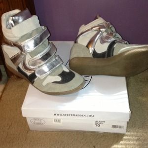 ⛔️SOLD⛔️ Steve Madden Wedge sneakers