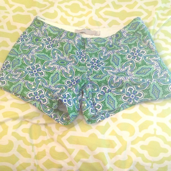 Old navy patterned shorts size 2. - Picture 1 of 3