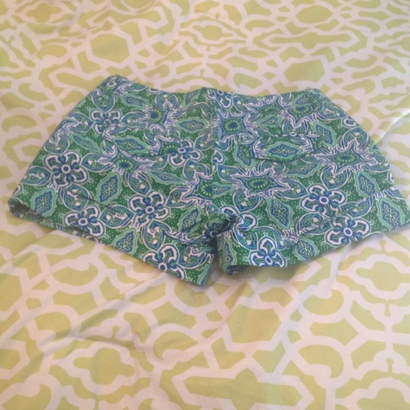 Old navy patterned shorts size 2. - Picture 2 of 3