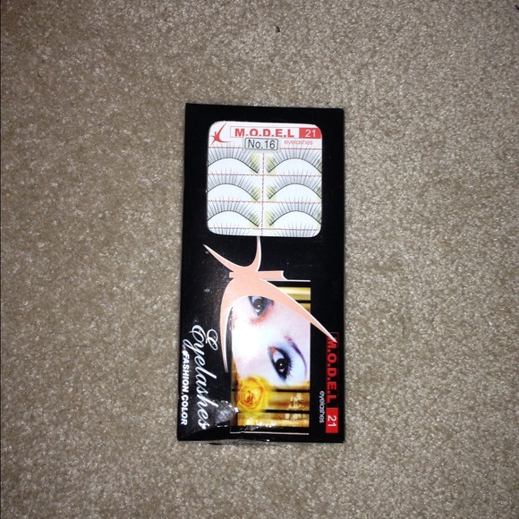 False eyelashes