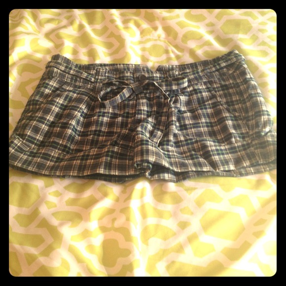 Hollister multi colored shorts. - Picture 1 of 2