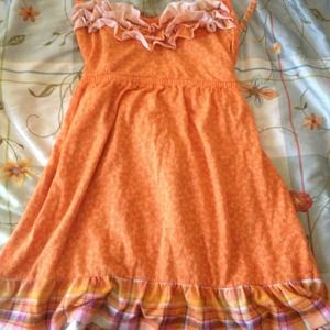 a cute,long top to pair with leggings