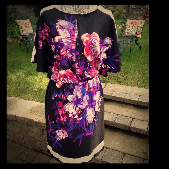 🔴SOLD IN BUNDLE🔴Floral dress - Picture 1 of 3