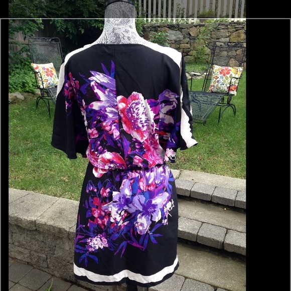 🔴SOLD IN BUNDLE🔴Floral dress - Picture 2 of 3