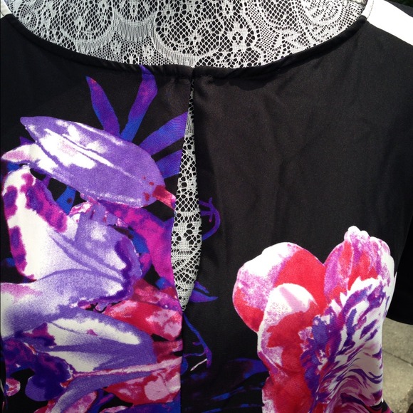 🔴SOLD IN BUNDLE🔴Floral dress - Picture 3 of 3